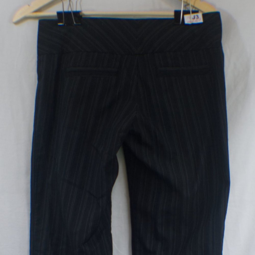 J3: Ladies pants Maurices size 1-2 Excellent cond.! Like new! Black Pin-Striped
